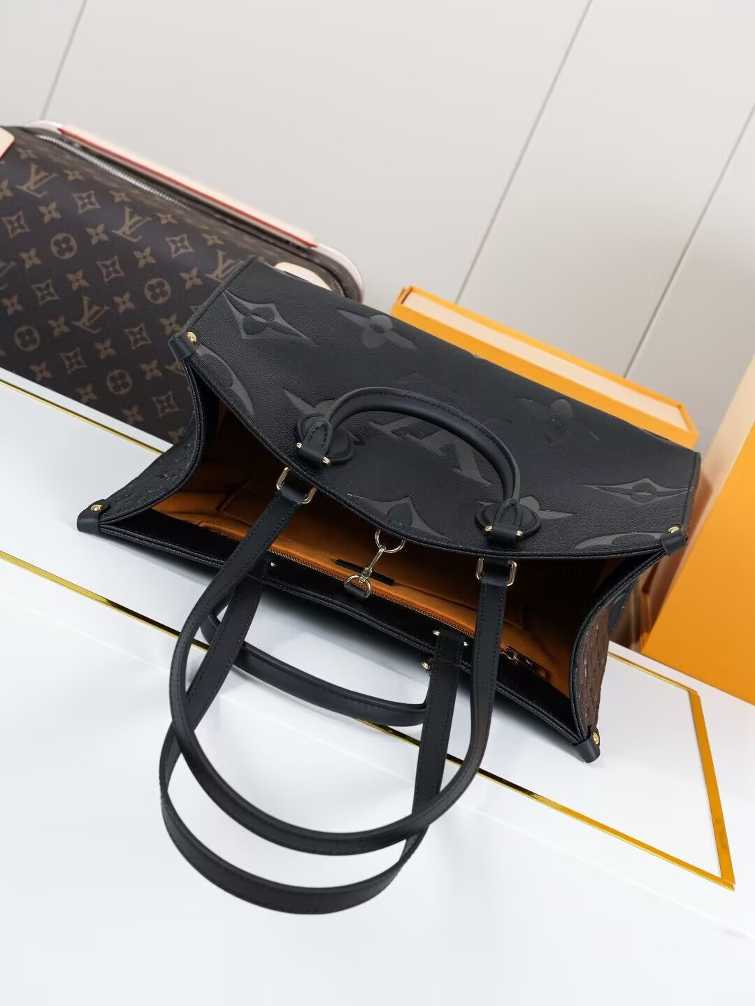 LV OnTheGo MM M45595 35 x 27 x 14 cm