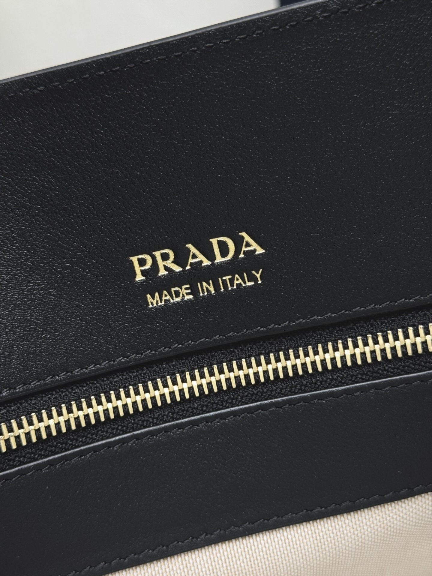 Pra*a medium leather tote bag without box 32x23.5x16cm