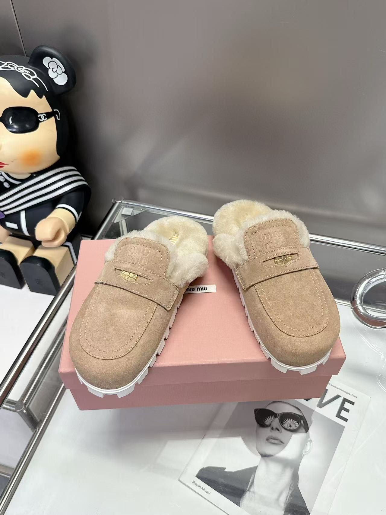 UA Miu Miu Slides