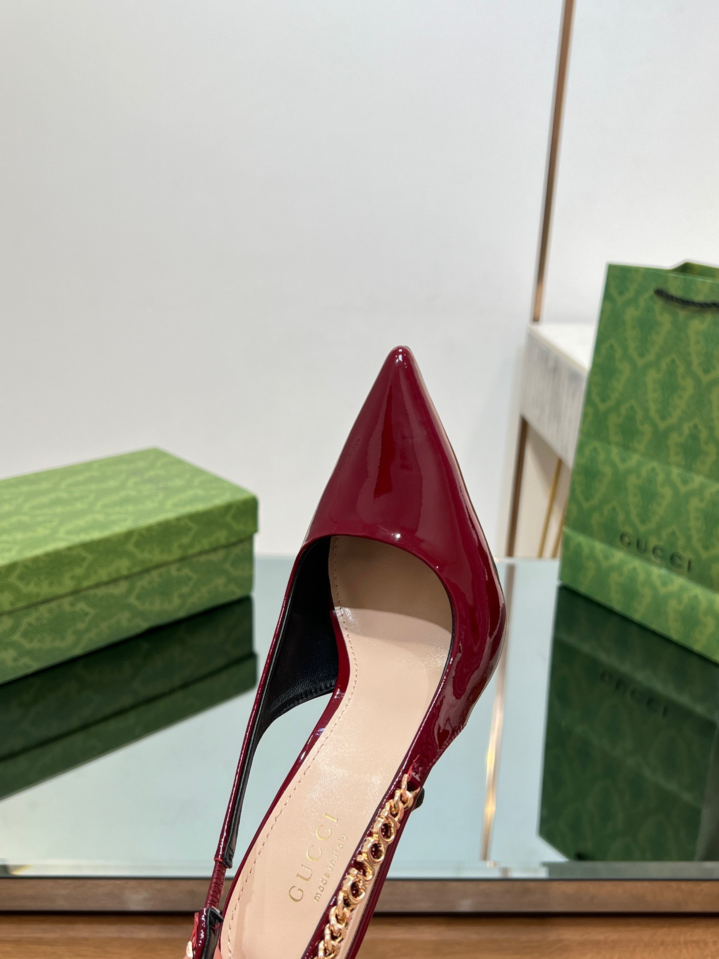 G*u*i signoria slingback pump