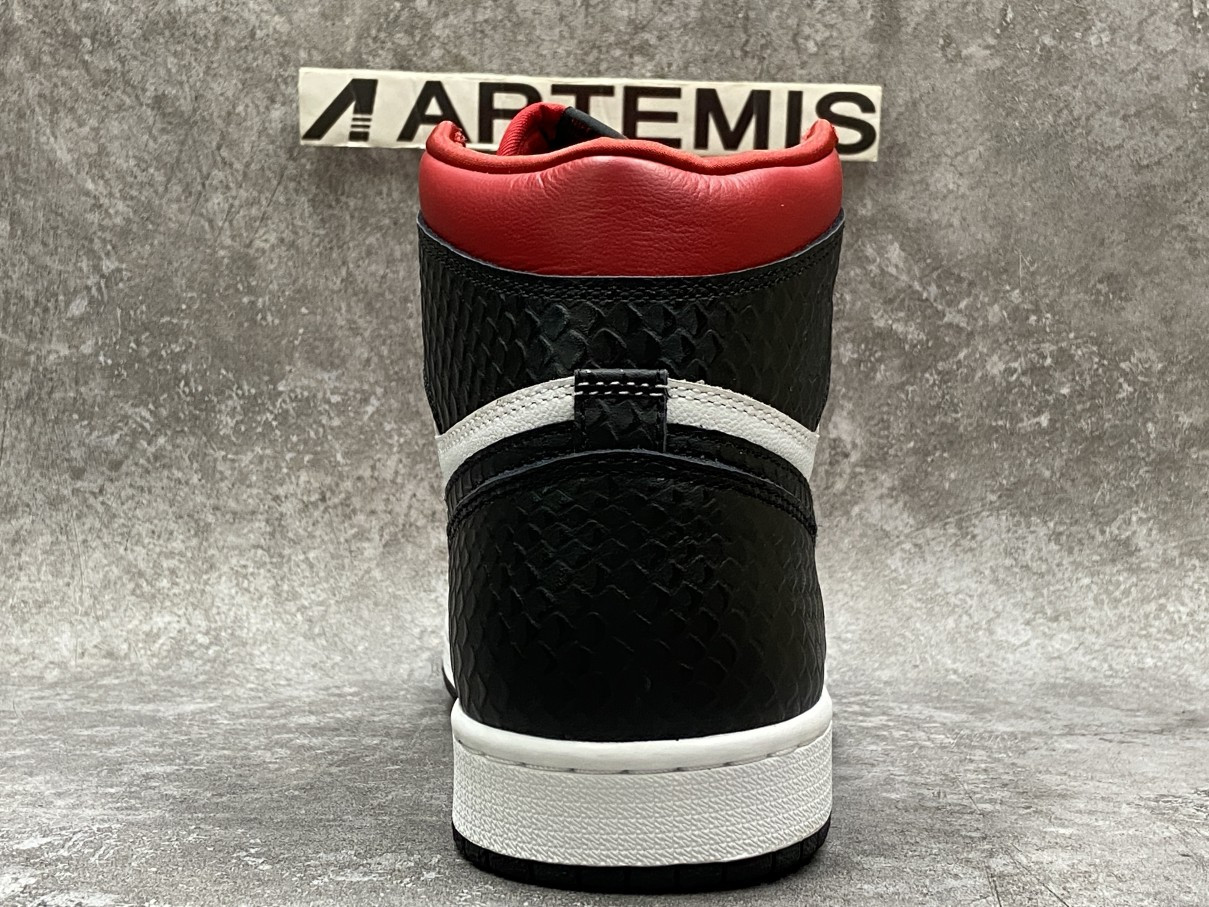 Air Jordan 1 Retro High Satin Snake Chicago