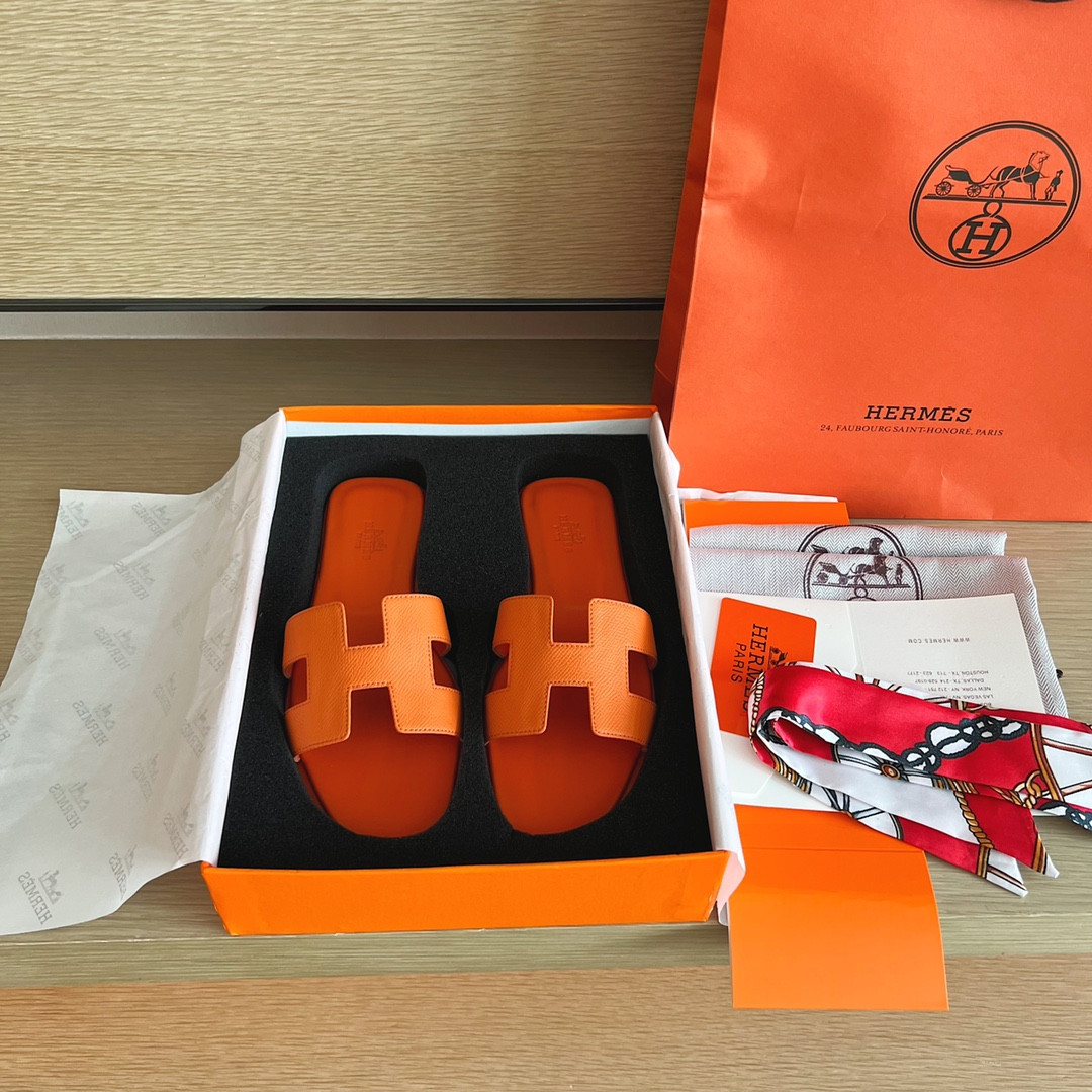 UA Hermès Oran sandal