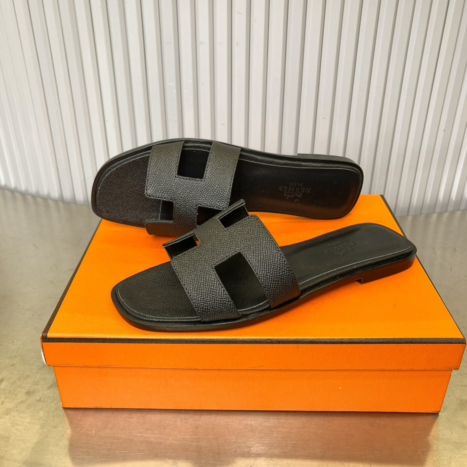 UA Hermès Oran sandal