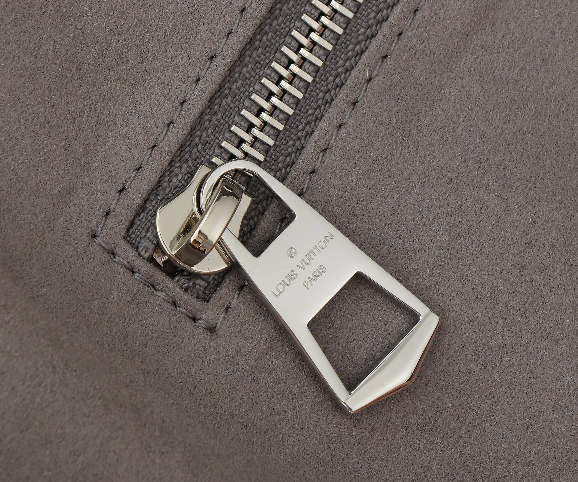 LV CarryAll Dark M12583 39x30x15CM