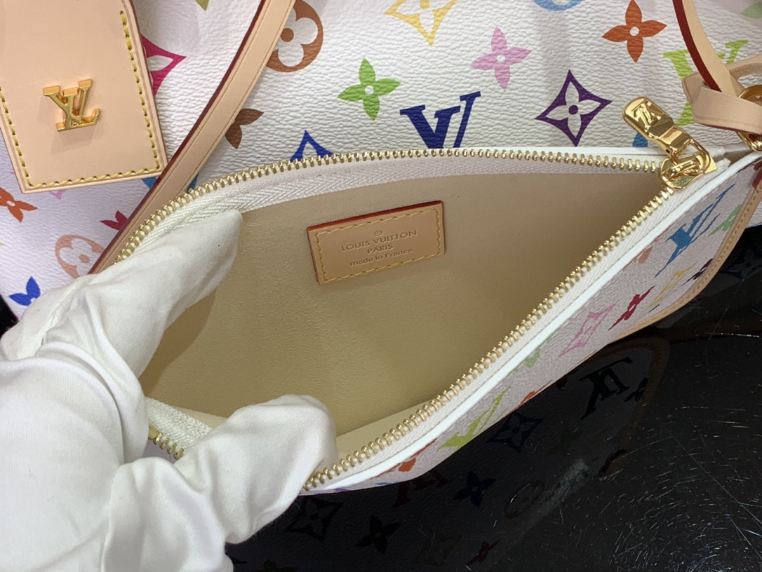 LV Carryall M13661 30×25×13cm