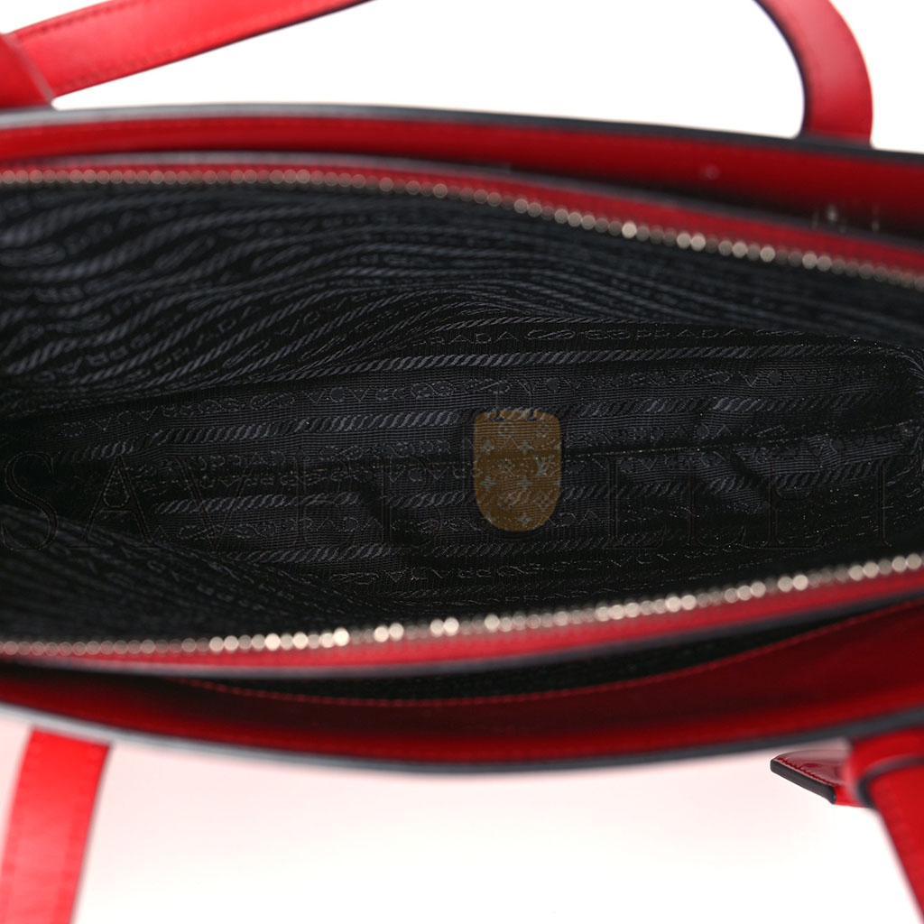 Pra*a brushed calfskin medium re-edition 1995 tote scarlet (30*21*9cm)