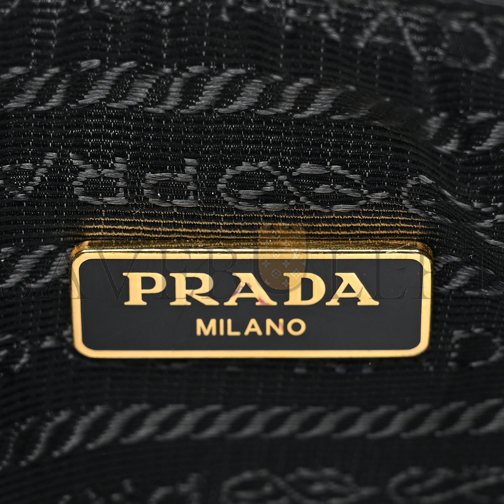 Pra*a saffiano re-edition 2005 shoulder bag smeraldo (22*18*6cm)